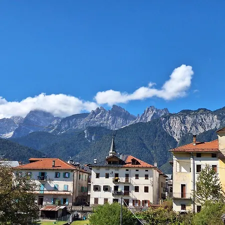 アパート A Un Passo Dal Cielo ロレンツァーゴ・ディ・カドーレ